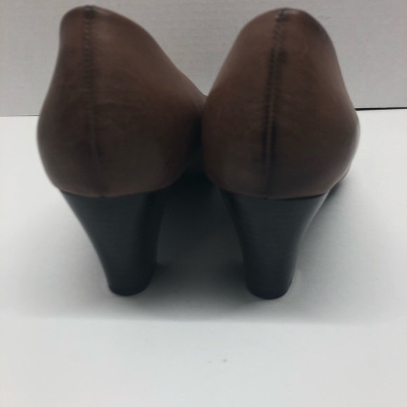 Rasolli brown 2 1-2” heels size 6 - Picture 2 of 7